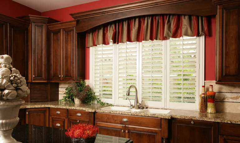 Cleveland kitchen shutter and cornice valance